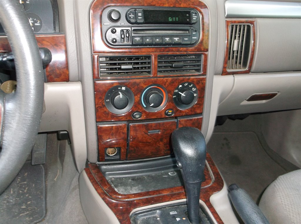 2002 Jeep Grand Cherokee Laredo photo