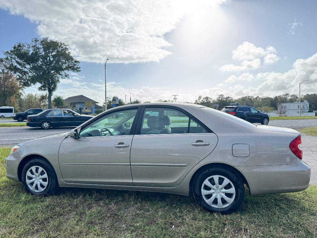 2002 Toyota Camry SE photo