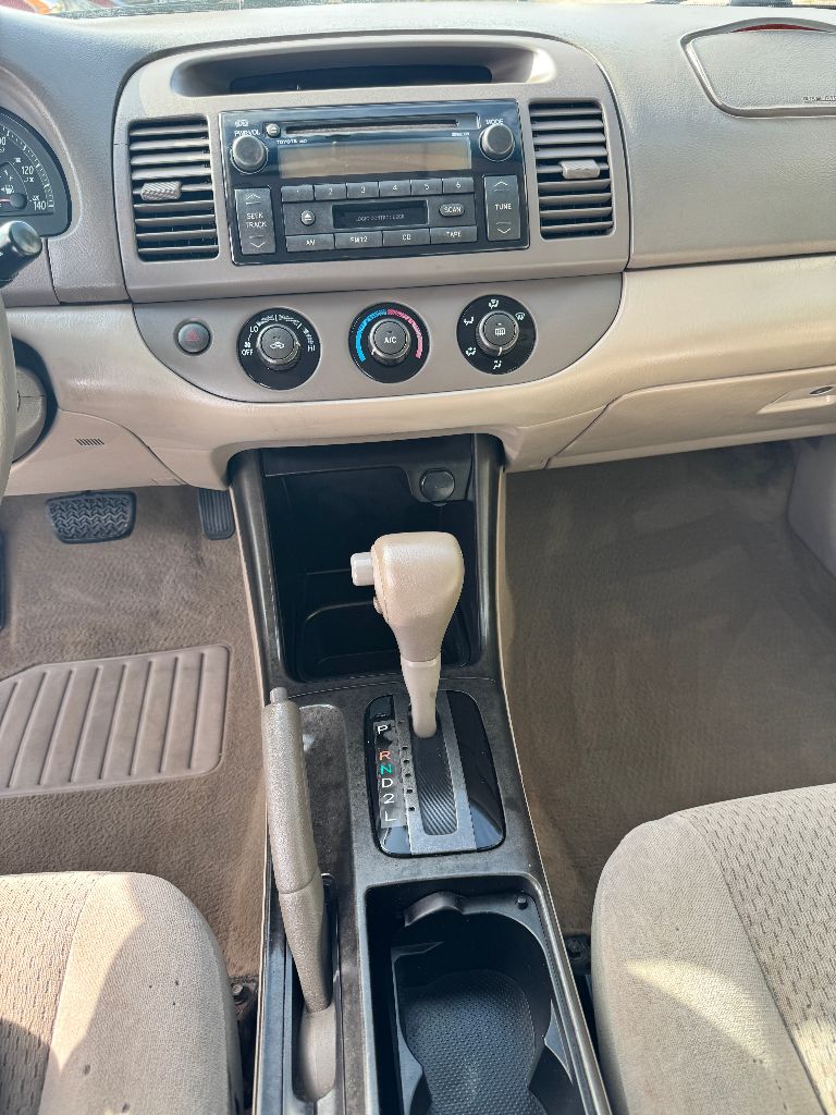 2002 Toyota Camry SE photo