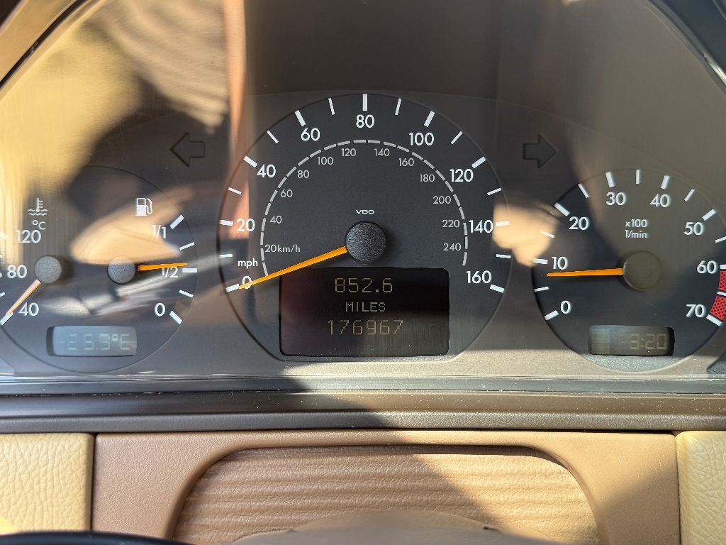2002 Mercedes-Benz E-Class E320 photo