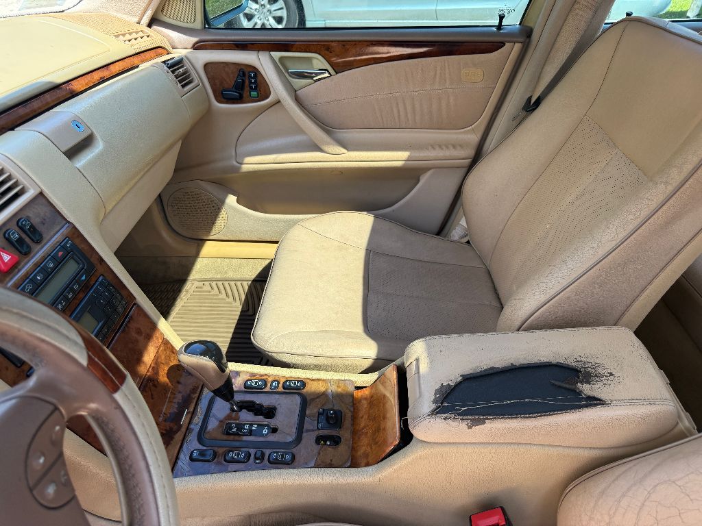 2002 Mercedes-Benz E-Class E320 photo