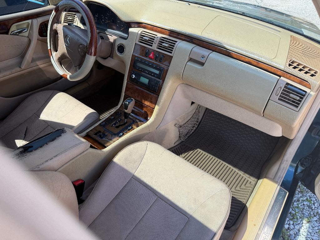 2002 Mercedes-Benz E-Class E320 photo