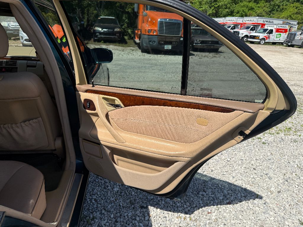2002 Mercedes-Benz E-Class E320 photo