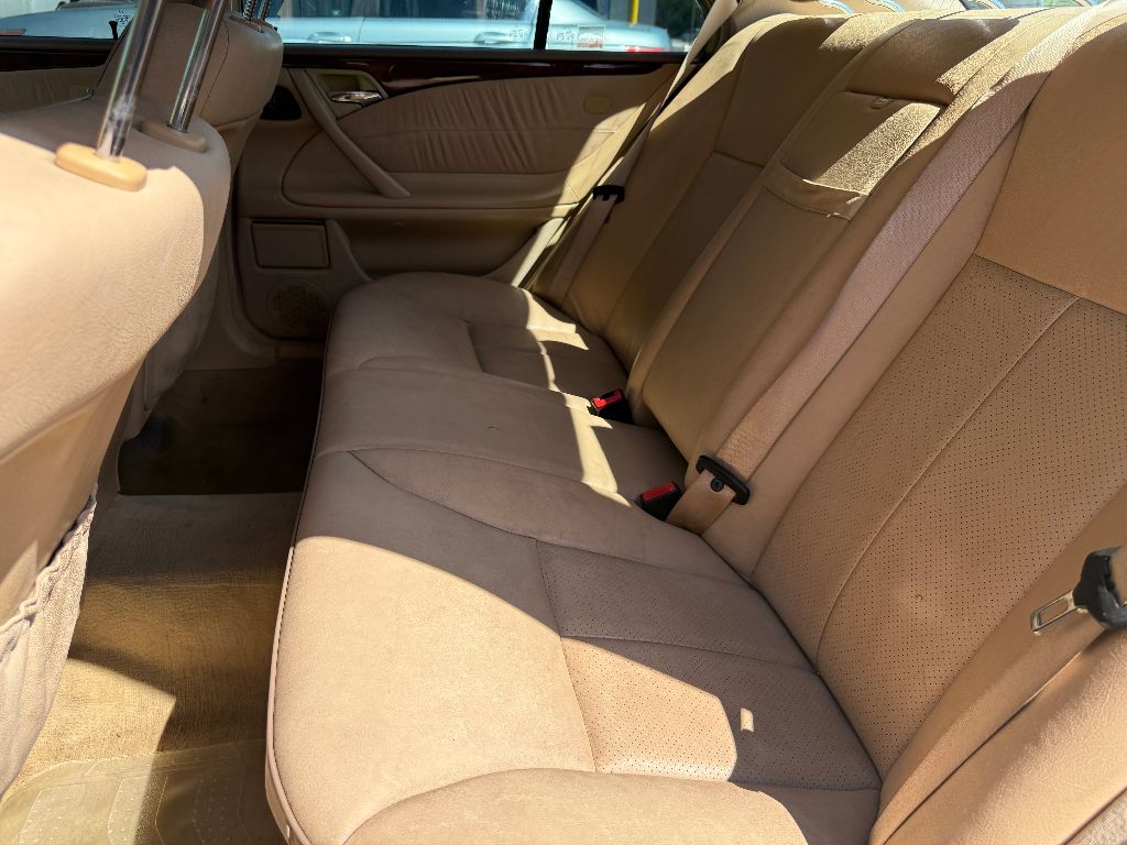 2002 Mercedes-Benz E-Class E320 photo