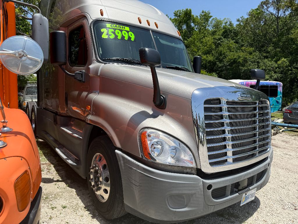 2015 Freightliner Cascadia - $16,995
