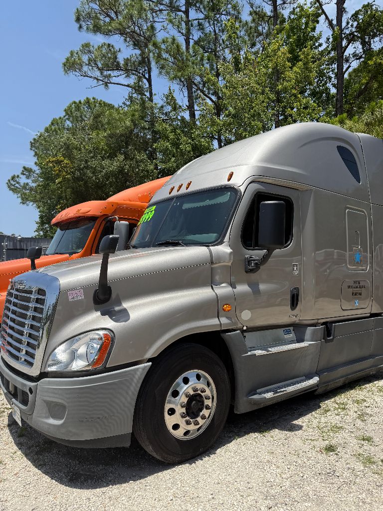 2015 Freightliner Cascadia - $16,995