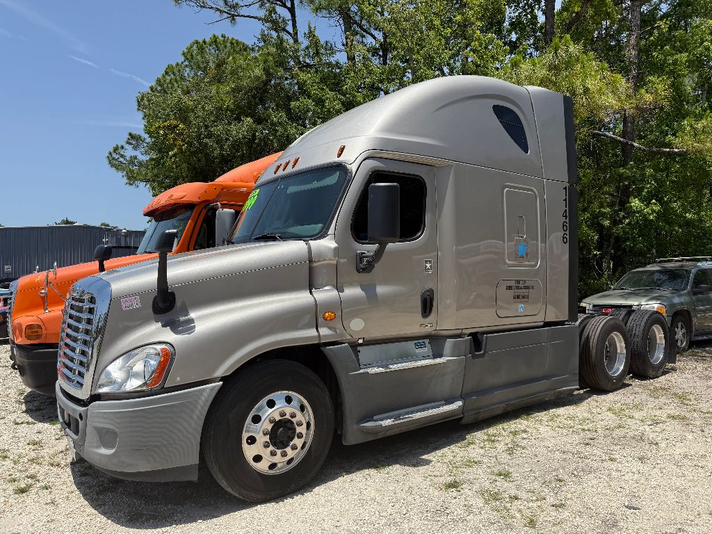 2015 Freightliner Cascadia - $16,995