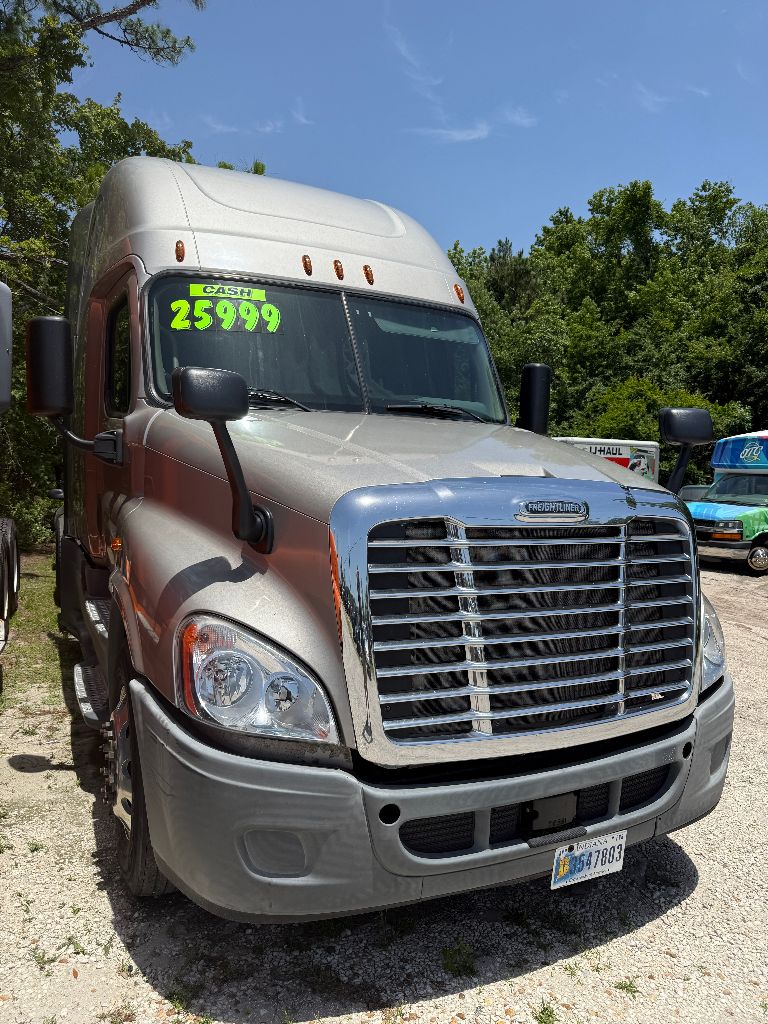 2015 Freightliner Cascadia - $16,995