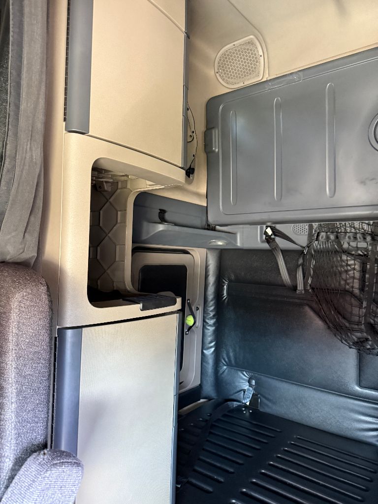 2015 Freightliner Cascadia - $16,995