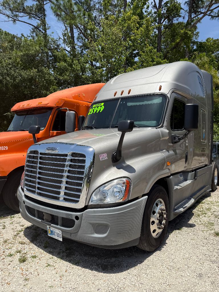 2015 Freightliner Cascadia - $16,995