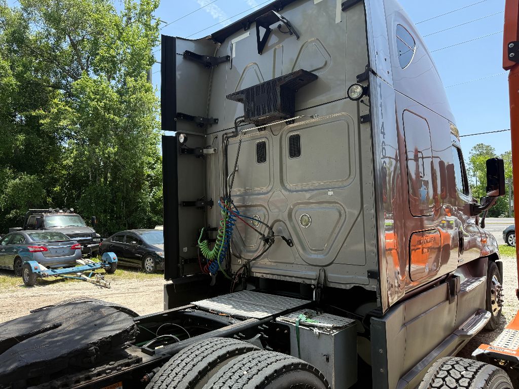 2015 Freightliner Cascadia - $16,995
