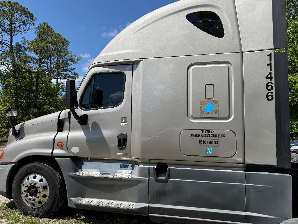 2015 Freightliner Cascadia - $16,995
