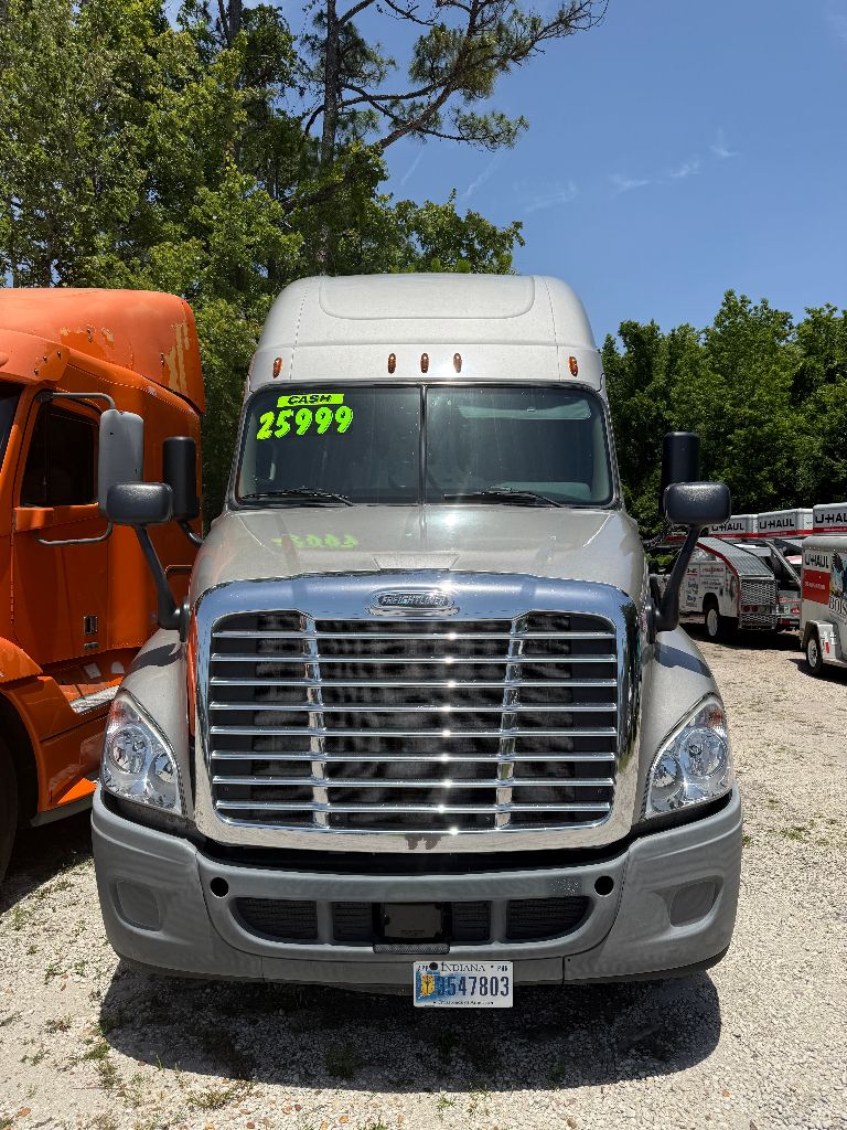 2015 Freightliner Cascadia - $16,995