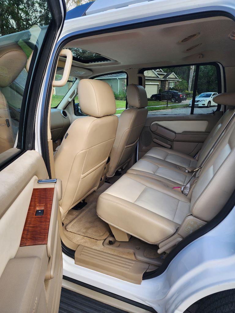 2007 Ford Explorer Eddie Bauer photo