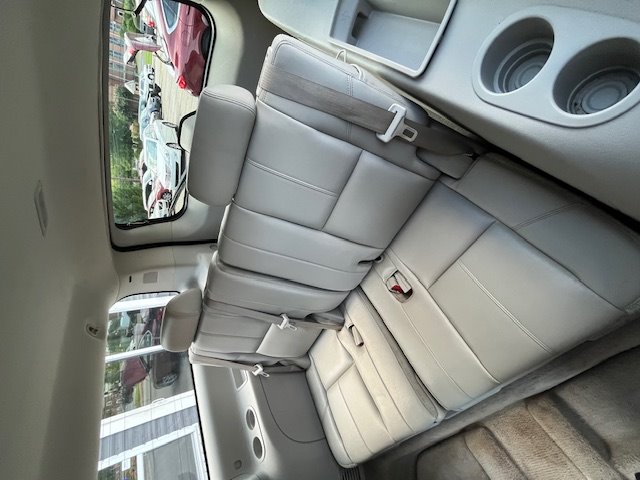 2009 GMC Yukon XL SLT 1500 photo