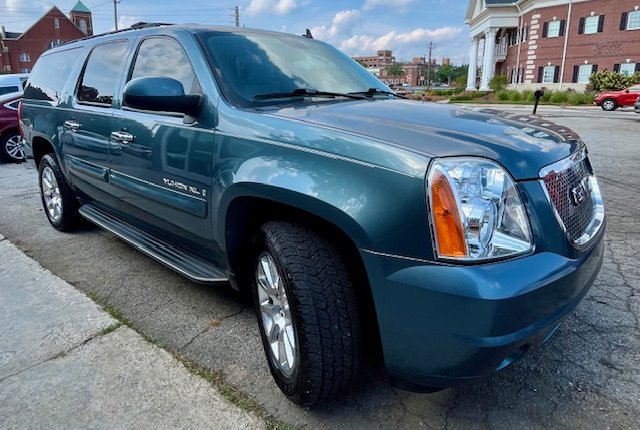 2009 GMC Yukon XL SLT 1500 photo
