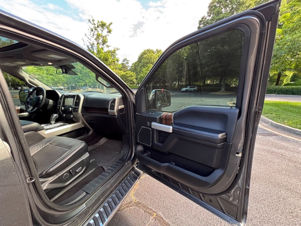 2016 Ford F150 Lariat photo
