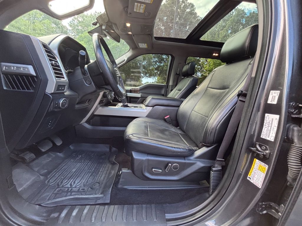 2016 Ford F150 Lariat photo