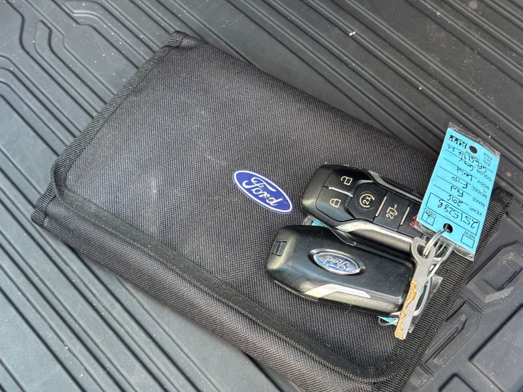 2016 Ford F150 Lariat photo