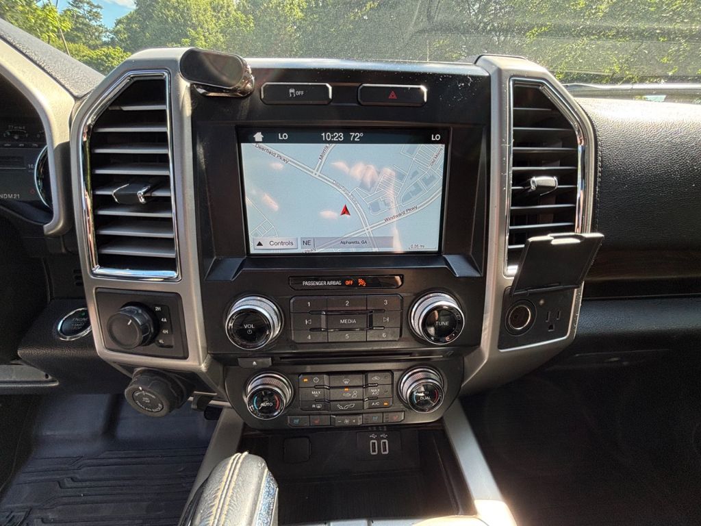 2016 Ford F150 Lariat photo
