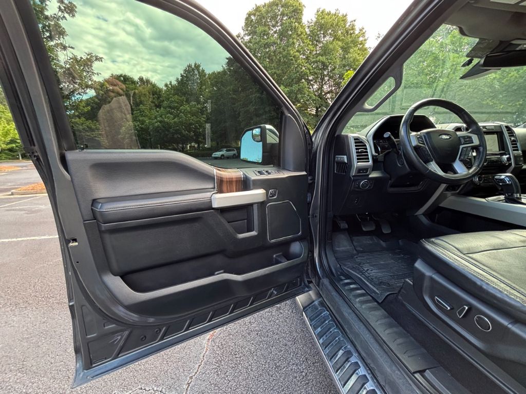 2016 Ford F150 Lariat photo