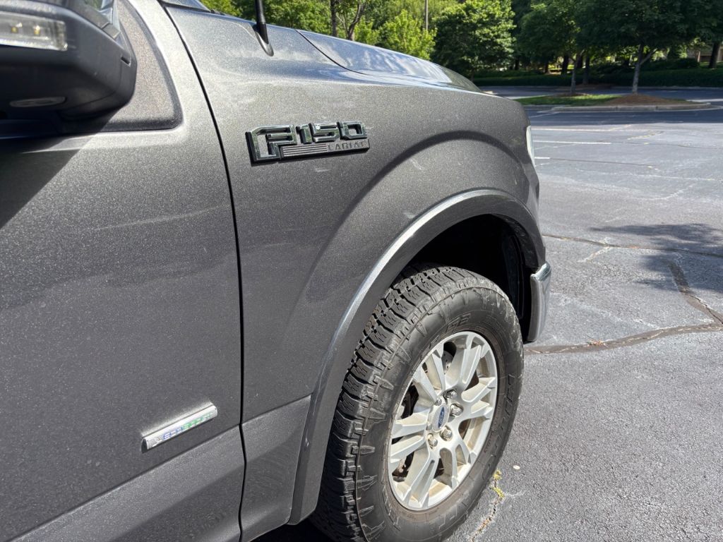 2016 Ford F150 Lariat photo