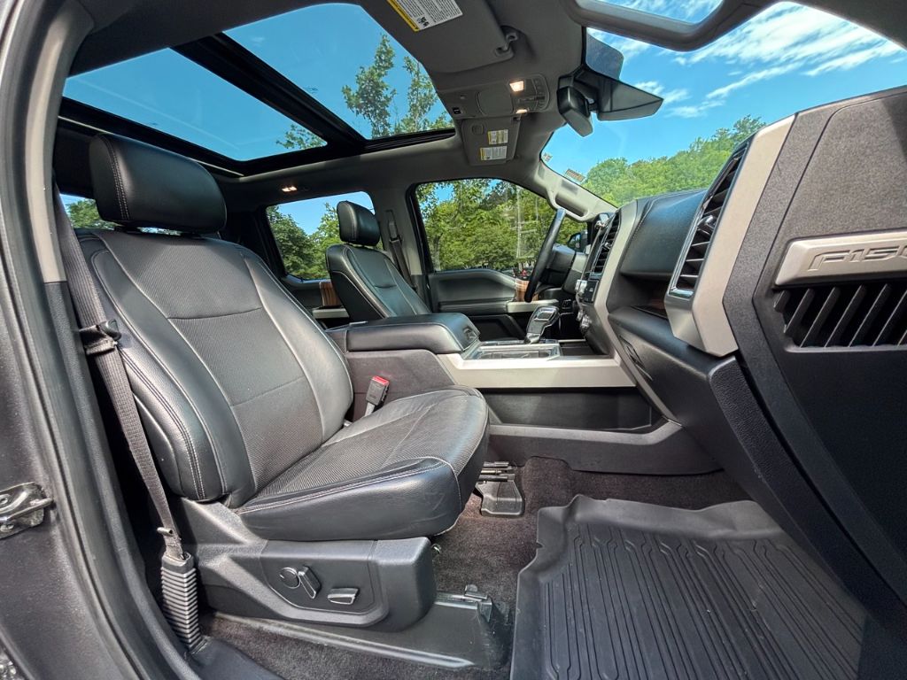 2016 Ford F150 Lariat photo