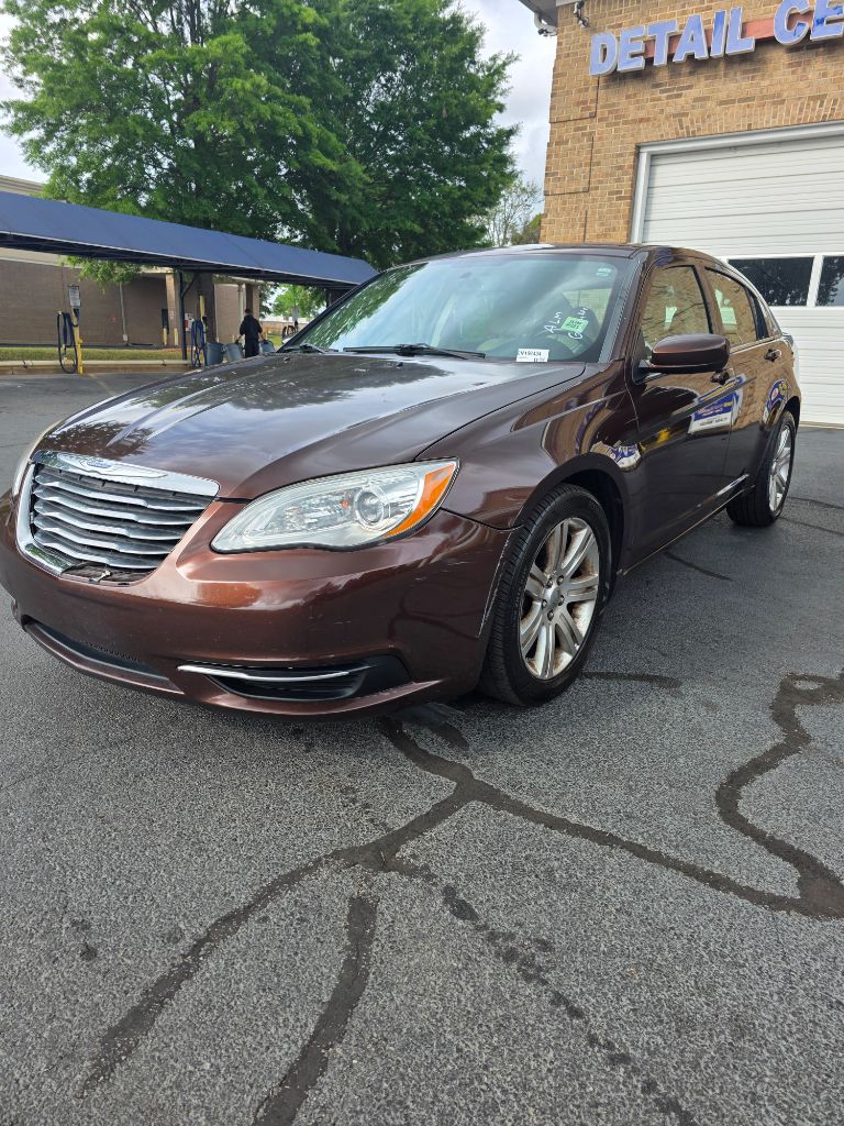 2012 Chrysler 200 - $3,999