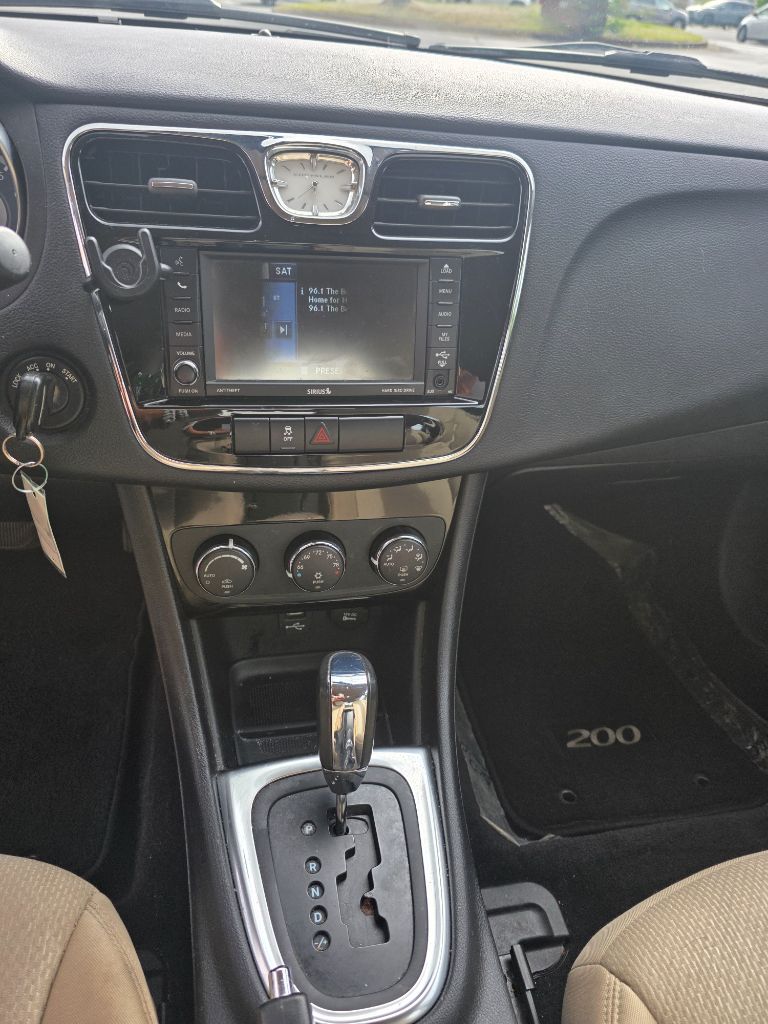 2012 Chrysler 200 - $3,999