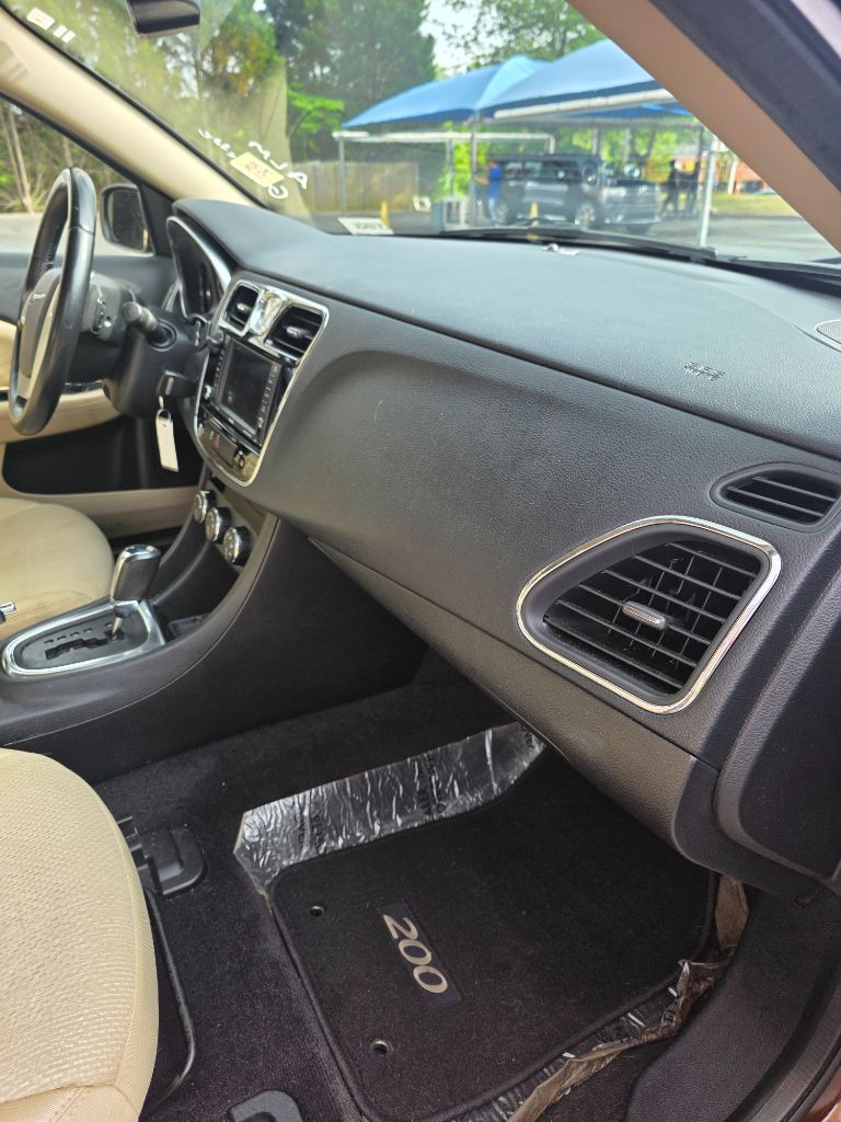 2012 Chrysler 200 - $3,999