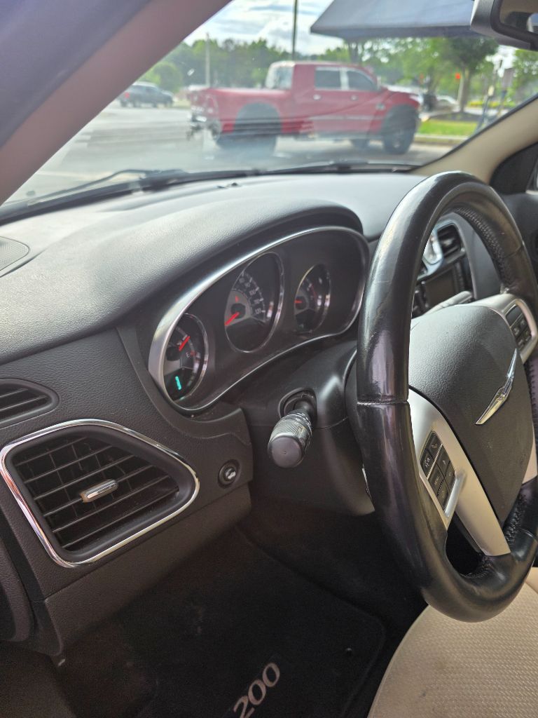 2012 Chrysler 200 - $3,999