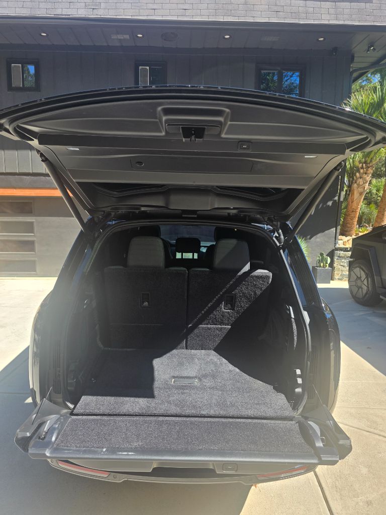 2025 Land Rover Range Rover - $104,999