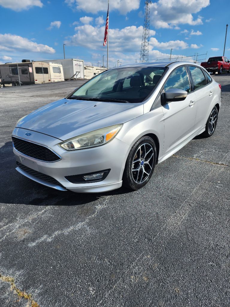 The 2015 Ford Focus SE photos