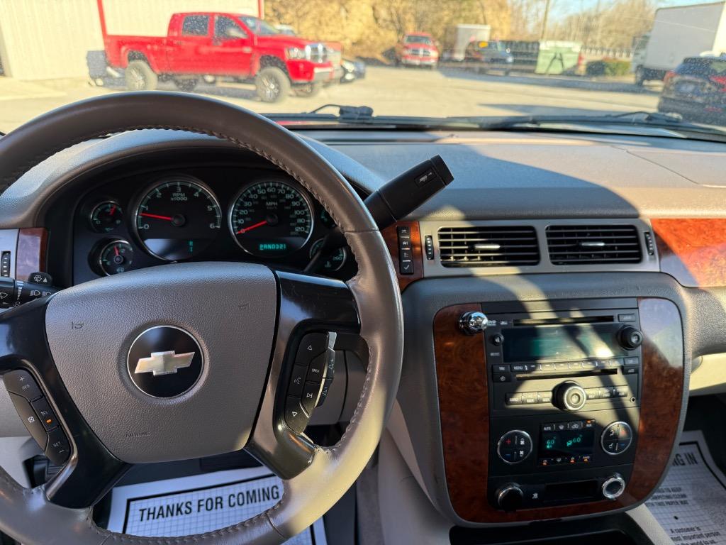 2008 Chevrolet Suburban LS 1500 photo