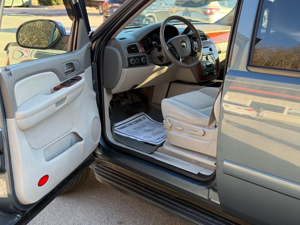 2008 Chevrolet Suburban LS 1500 photo
