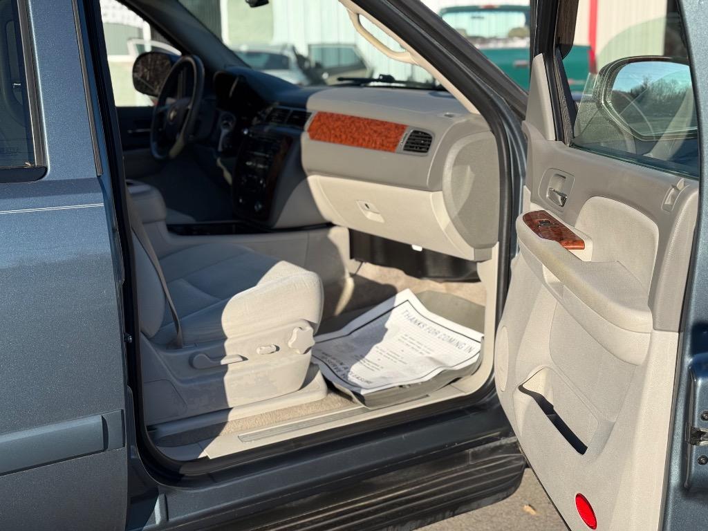 2008 Chevrolet Suburban LS 1500 photo