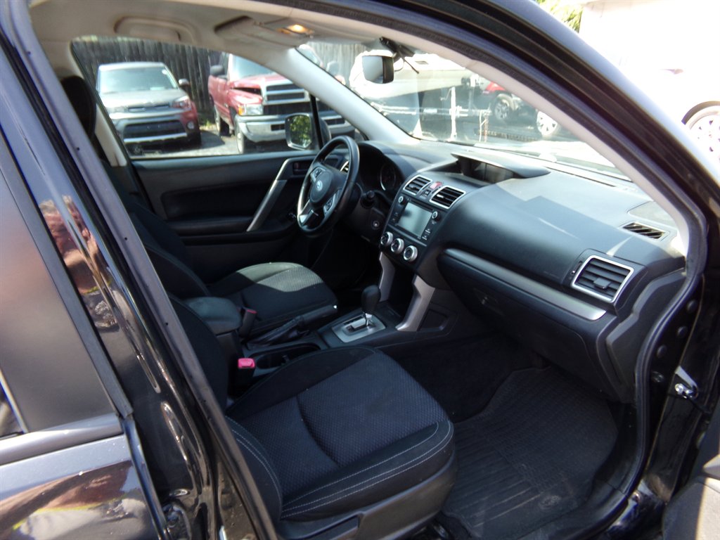 2017 Subaru Forester 2.5i photo