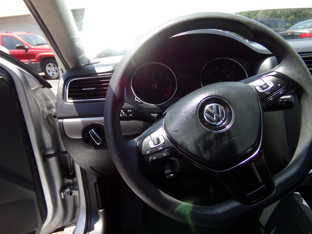 2015 Volkswagen Jetta - $8,500