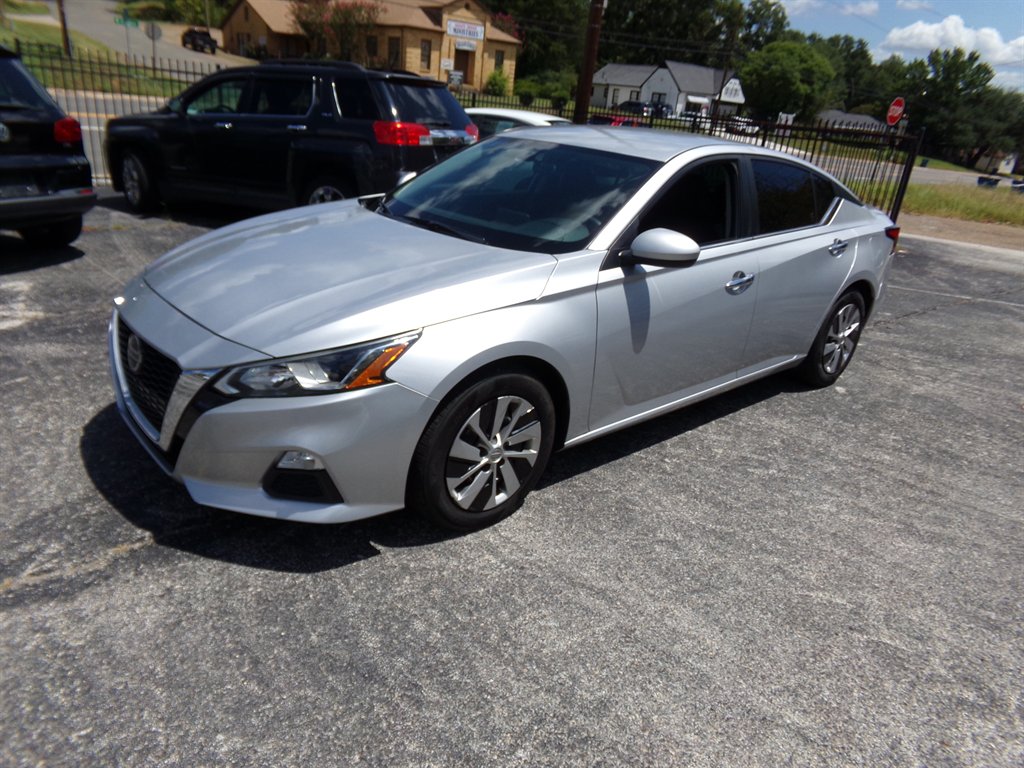 2020 Nissan Altima - $8,500