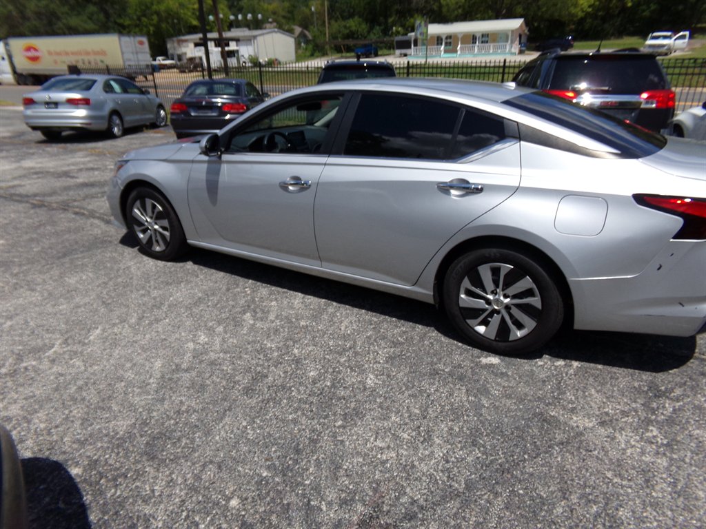 2020 Nissan Altima - $8,500