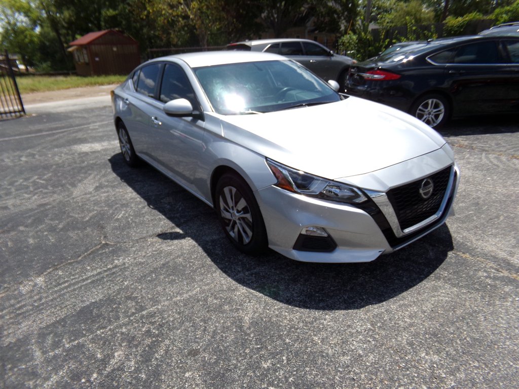 2020 Nissan Altima - $8,500