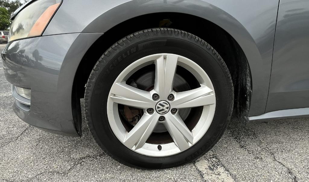 2015 Volkswagen Passat - $8,995