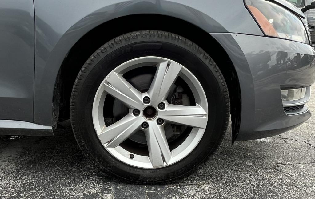 2015 Volkswagen Passat - $8,995