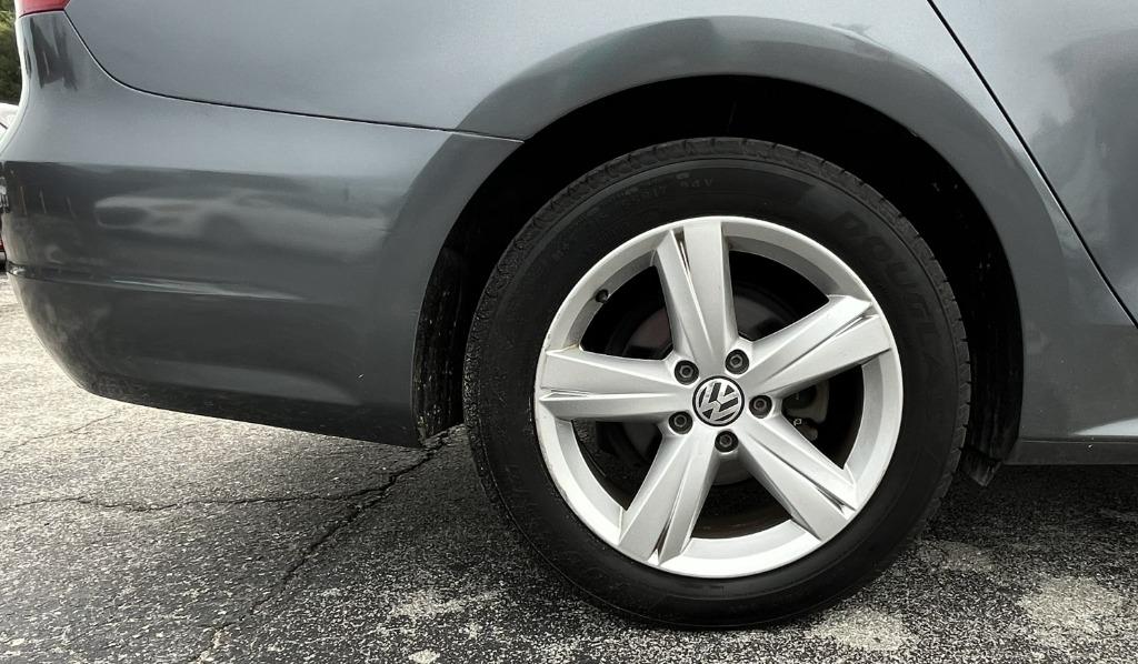 2015 Volkswagen Passat - $8,995