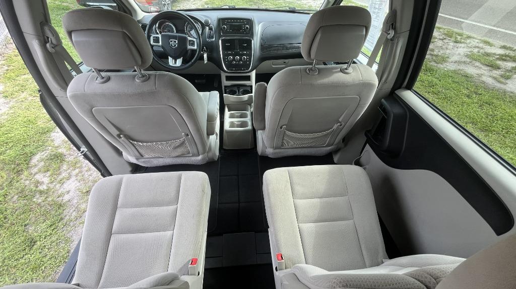 2016 Dodge Grand Caravan - $8,995