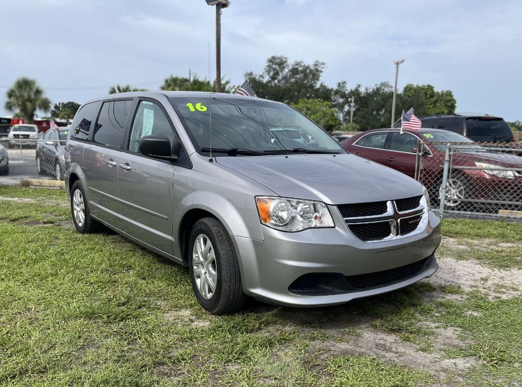 2016 Dodge Grand Caravan - $8,995