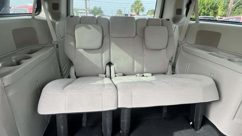 2016 Dodge Grand Caravan - $8,995