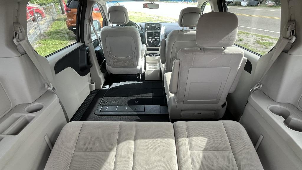 2016 Dodge Grand Caravan - $8,995