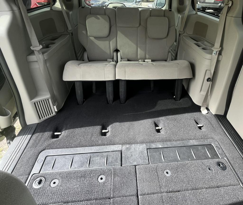 2016 Dodge Grand Caravan - $8,995