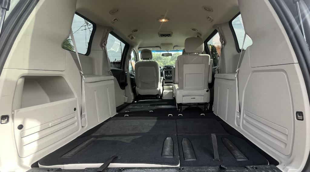 2016 Dodge Grand Caravan - $8,995